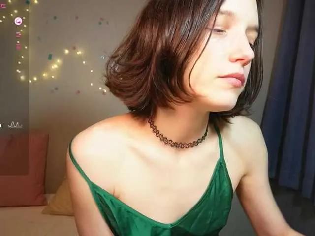AllyAlice on BongaCams 