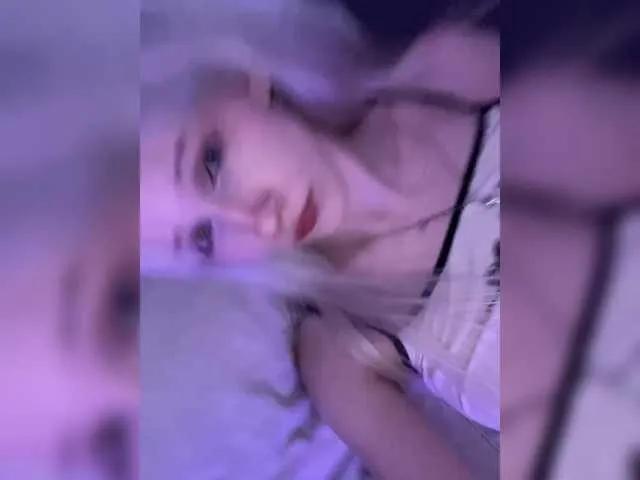 angelmee on BongaCams