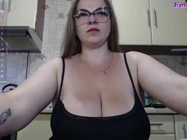 CarolinaDiamond33 on BongaCams