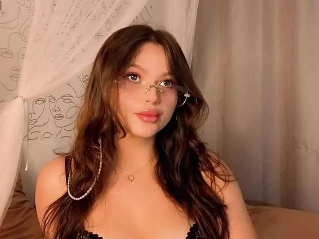 charming-peach on BongaCams