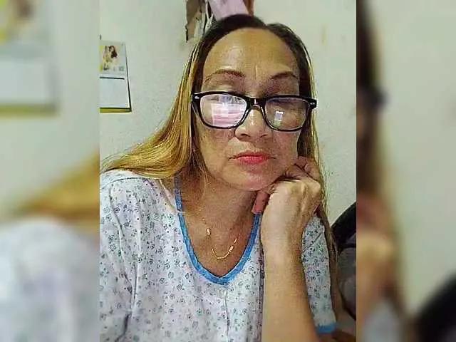 cherrywhite03 on BongaCams