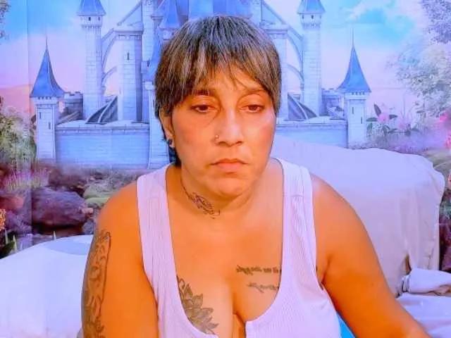 indianroxy on BongaCams