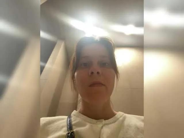 Januaryy on BongaCams