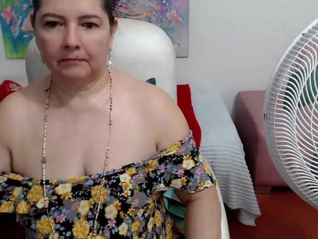 leonela on BongaCams