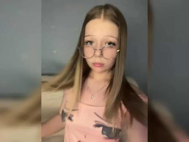 MelMooon on BongaCams
