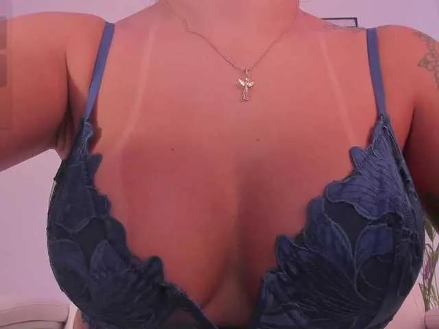 NiiaEvans on BongaCams 