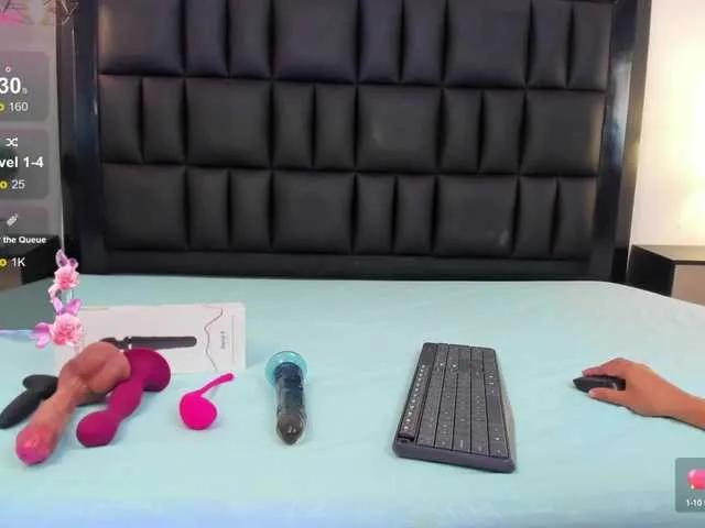 Petite-esther on BongaCams