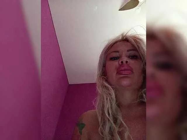 pink0811 on BongaCams