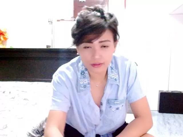 Rosselyn on BongaCams 