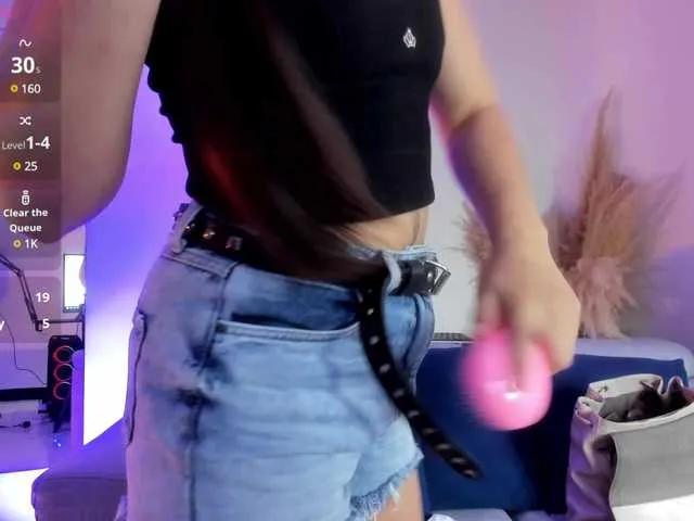 roxana-mill on BongaCams