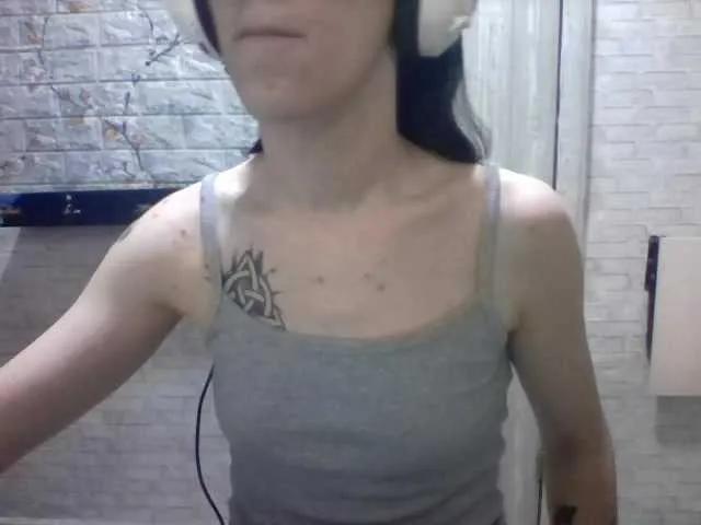 strawberry0021 on BongaCams