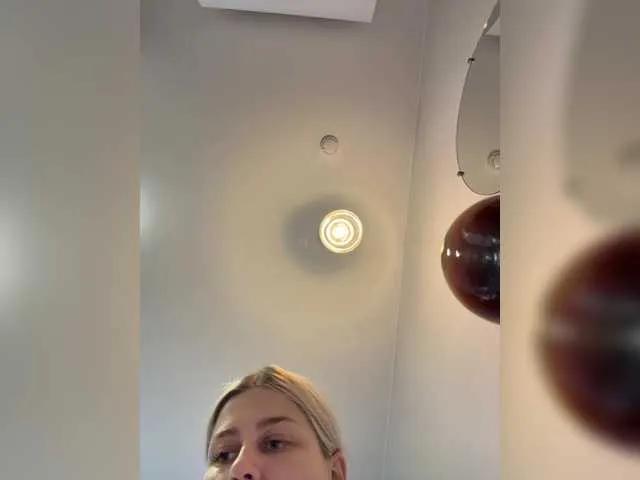 VibroMashulkaDashulka on BongaCams
