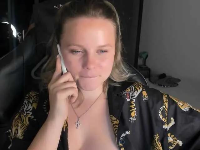 WebSamkaa — Hmm..interesting question  I know for sure that I like eye contact I like to hear your moans and heavy breathing I love it when whisper in my ears I like to see your body when we play here and of course to see your sperm at the end