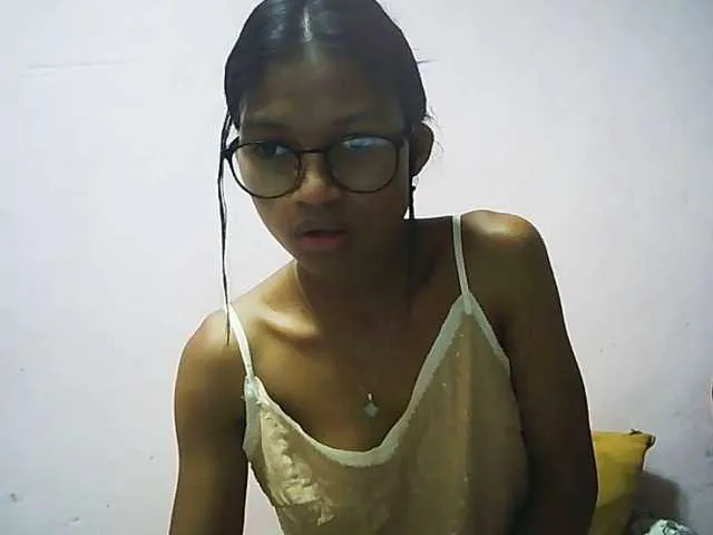 Yalane on BongaCams