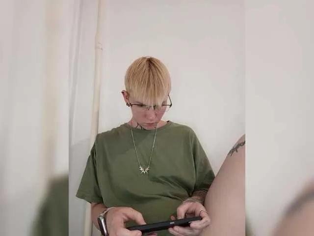 Zhenyya- on BongaCams