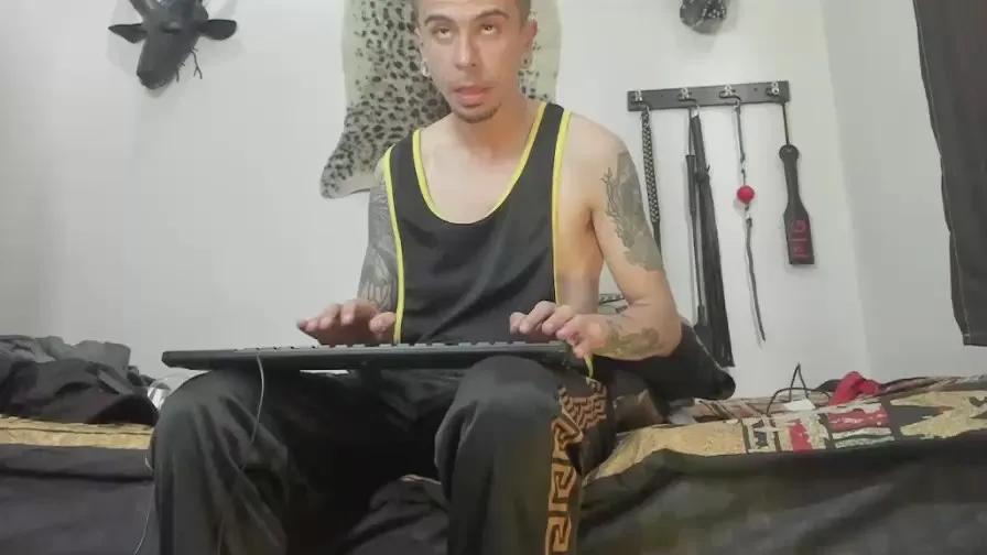 aaronbigdickxxx on Cam4 