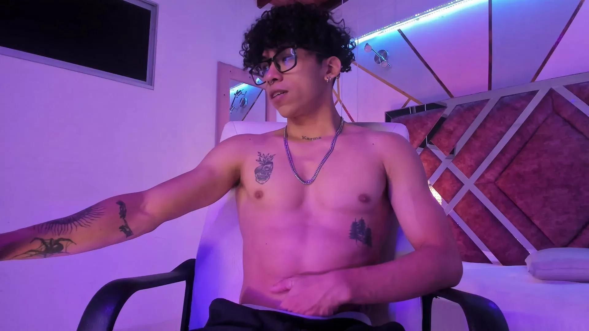Akaza_ on Cam4 
