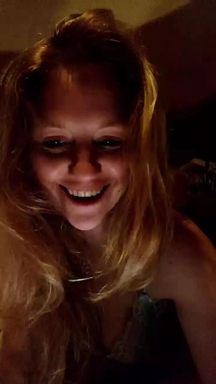 Anayshotgirl on Cam4 