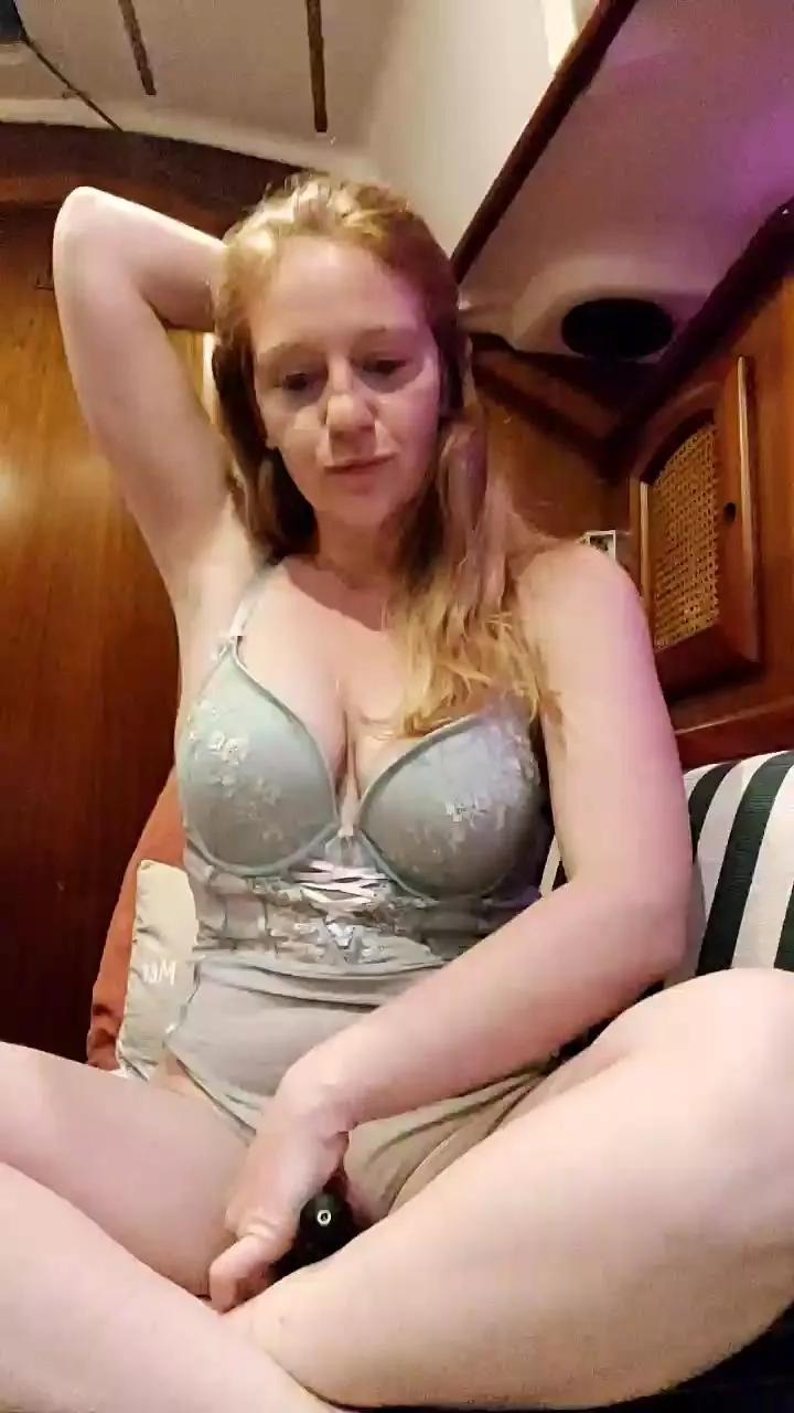 Anayshotgirl on Cam4 