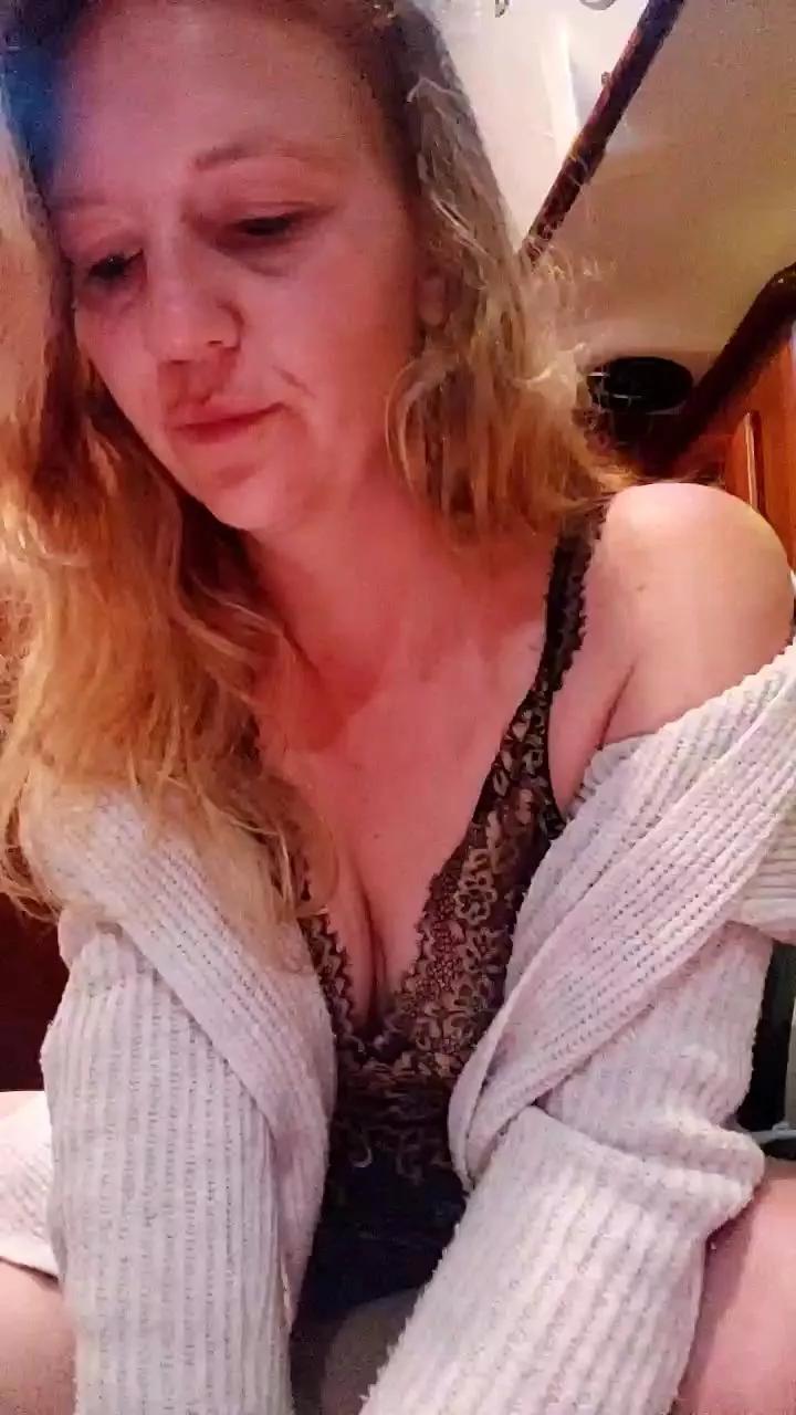 Anayshotgirl on Cam4 
