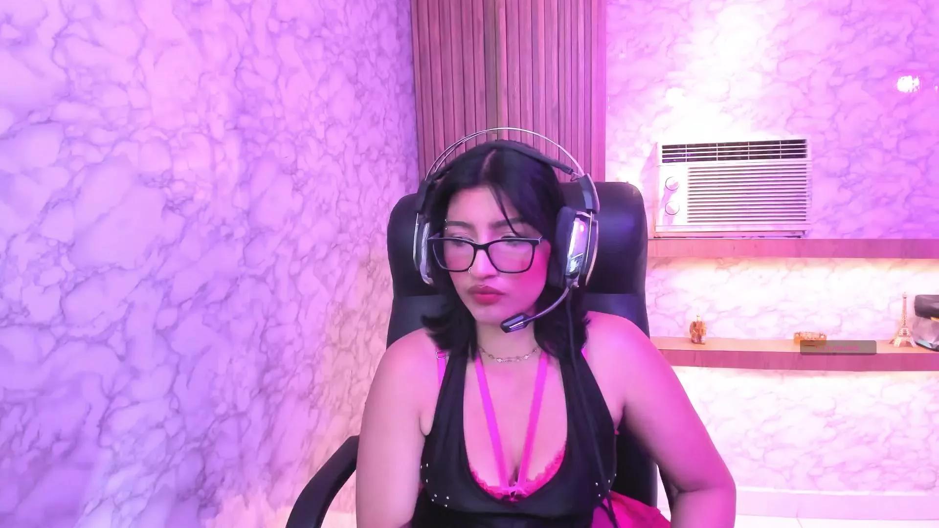 AriaNova_ on Cam4 