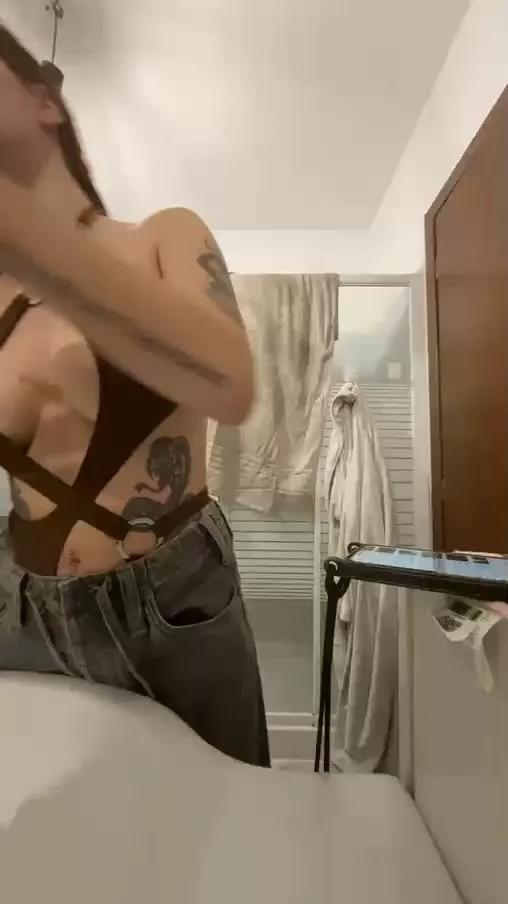 BabyGi23 on Cam4 