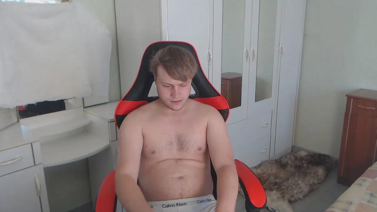 bender710 on Cam4