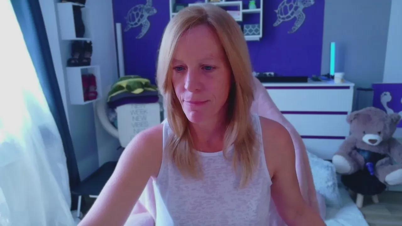 BlueEye_Girl on Cam4