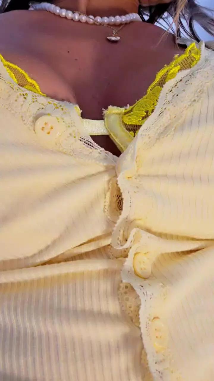 bunny_vic on Cam4 