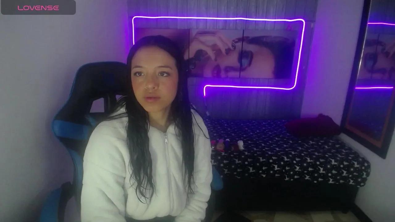 chloe_03_ on Cam4