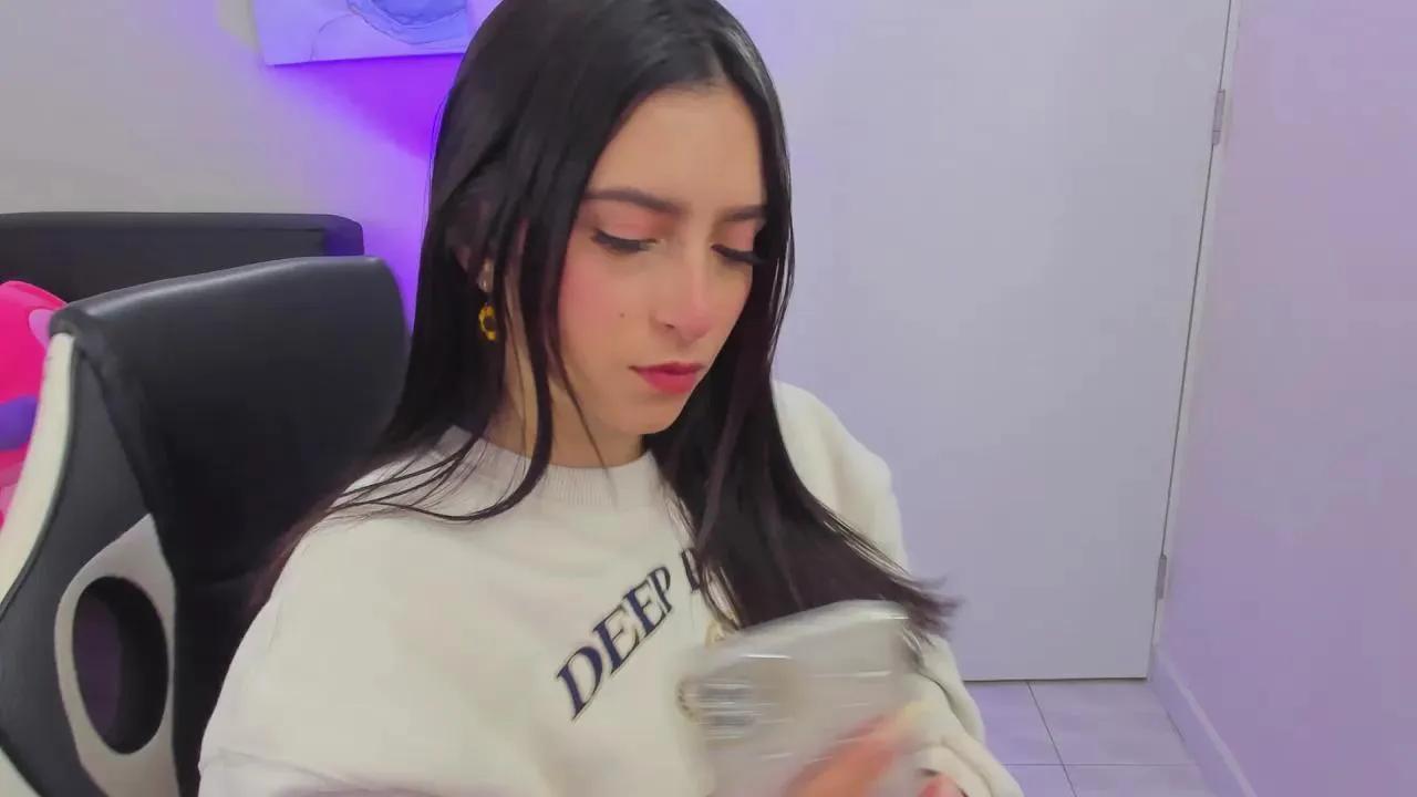 chloe_walk on Cam4