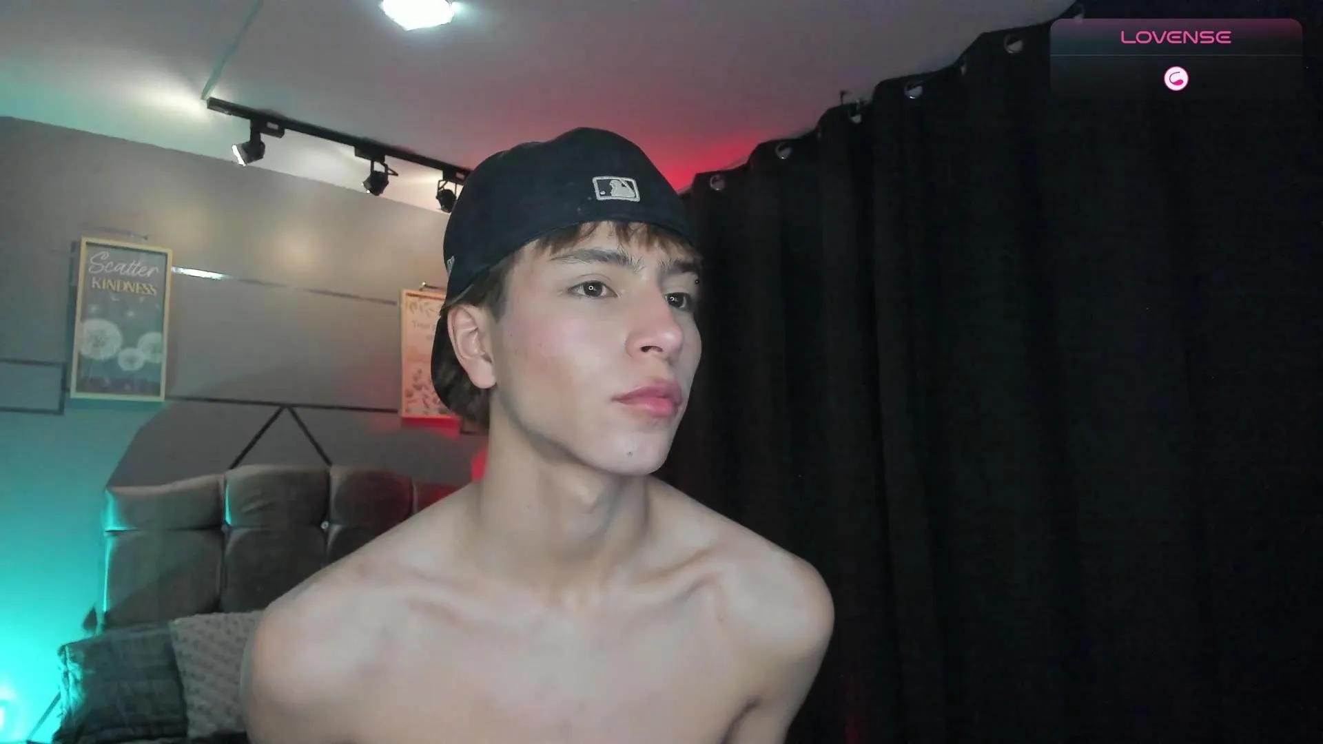 christopher_771 on Cam4