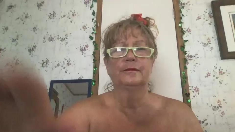 curvygranny1972 on Cam4
