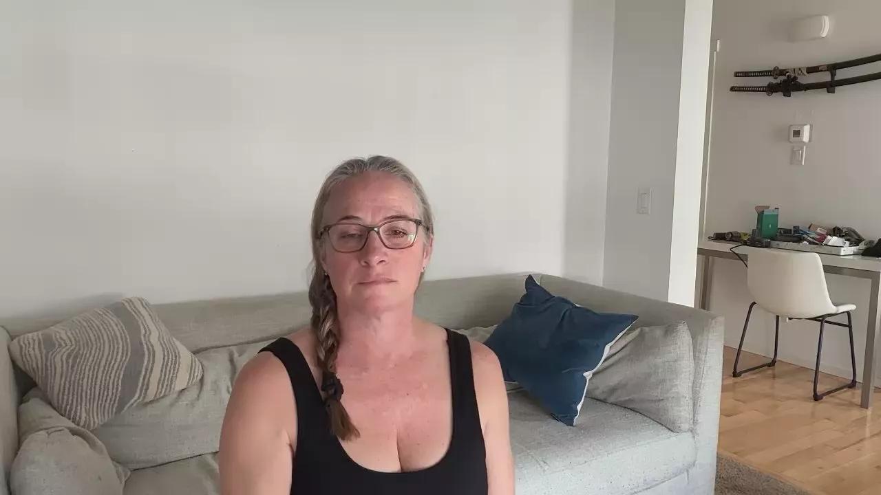 DDD_frenchlove on Cam4 