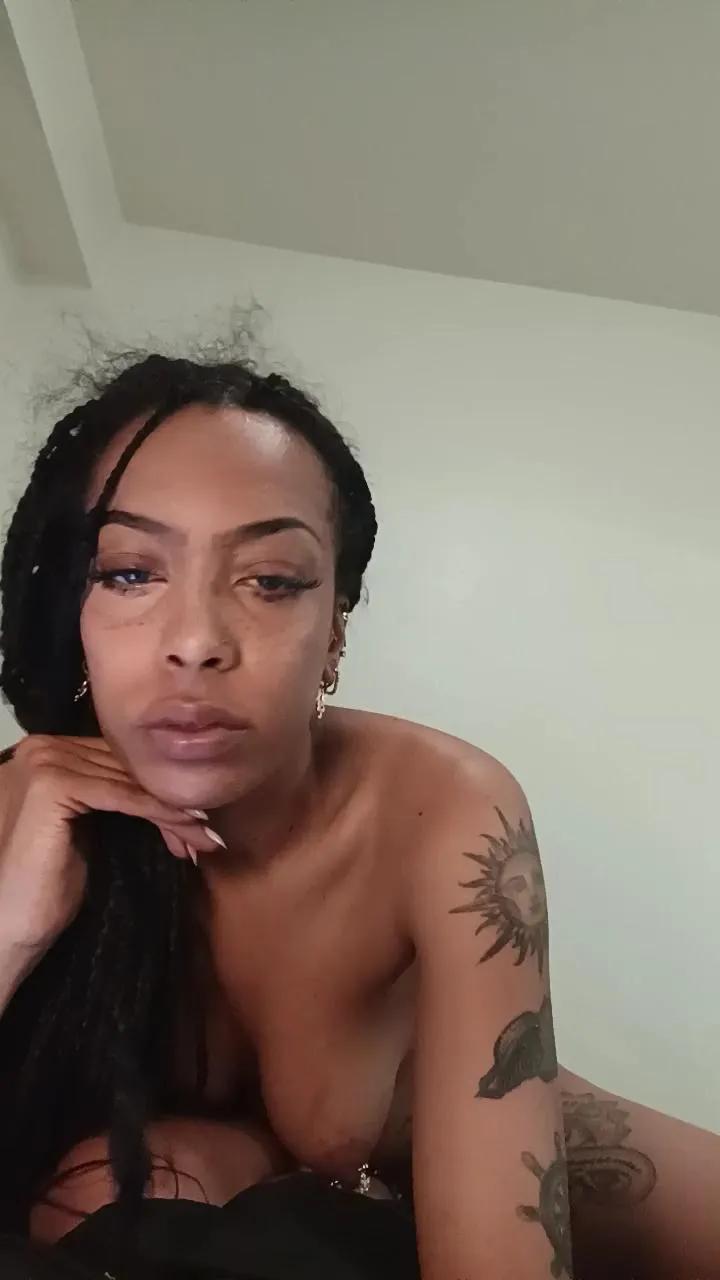 elleblue_sexy on Cam4 
