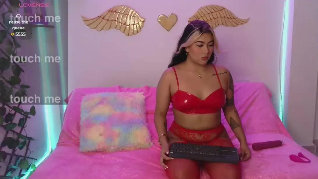 embereyes_999 on Cam4 
