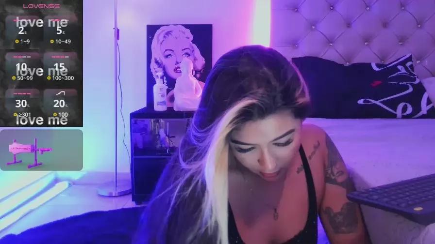 embereyes_999 on Cam4 