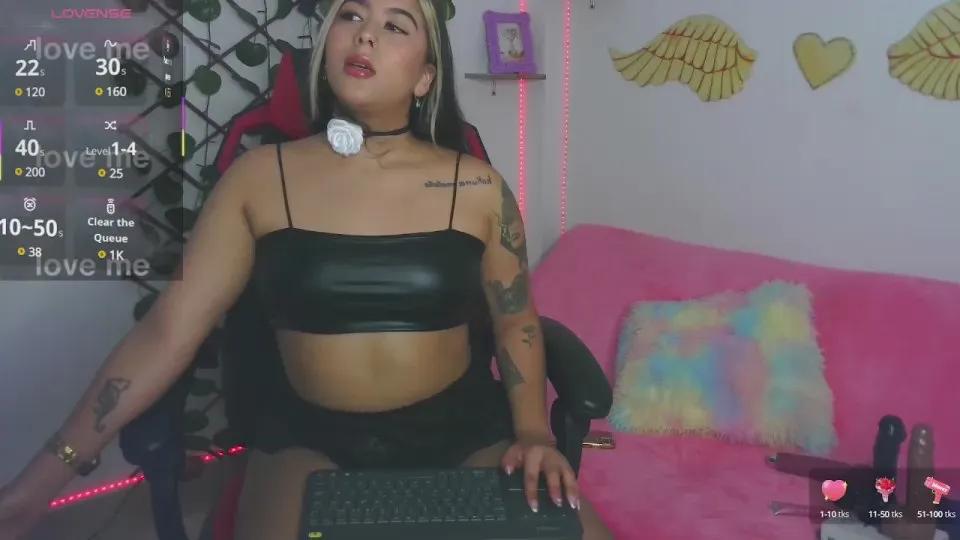 embereyes_999 on Cam4 