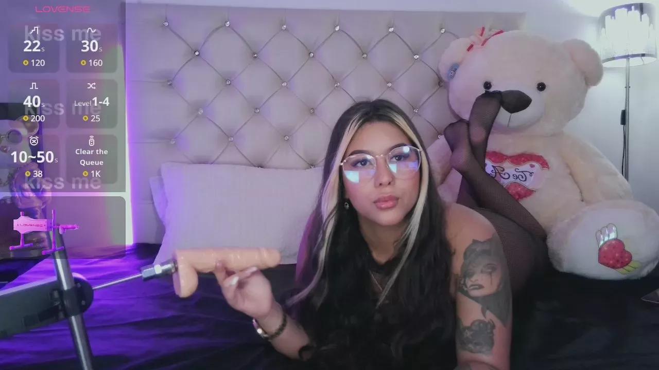 embereyes_999 on Cam4 