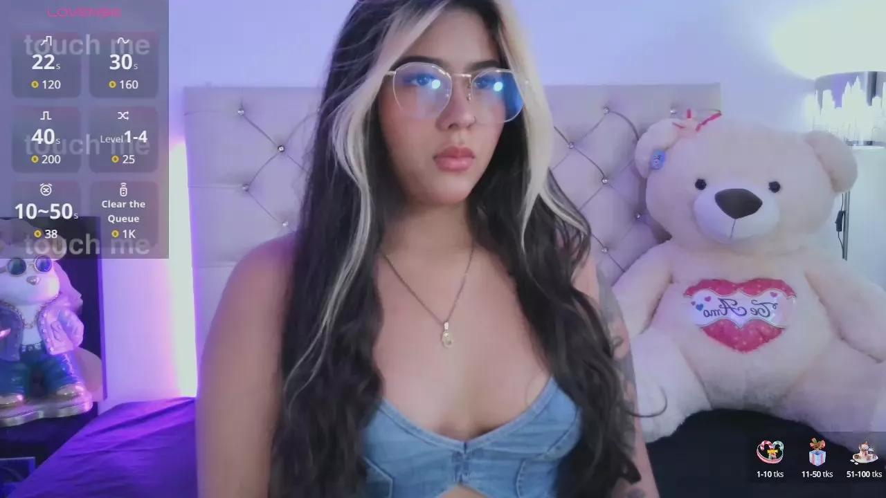 embereyes_999 on Cam4 
