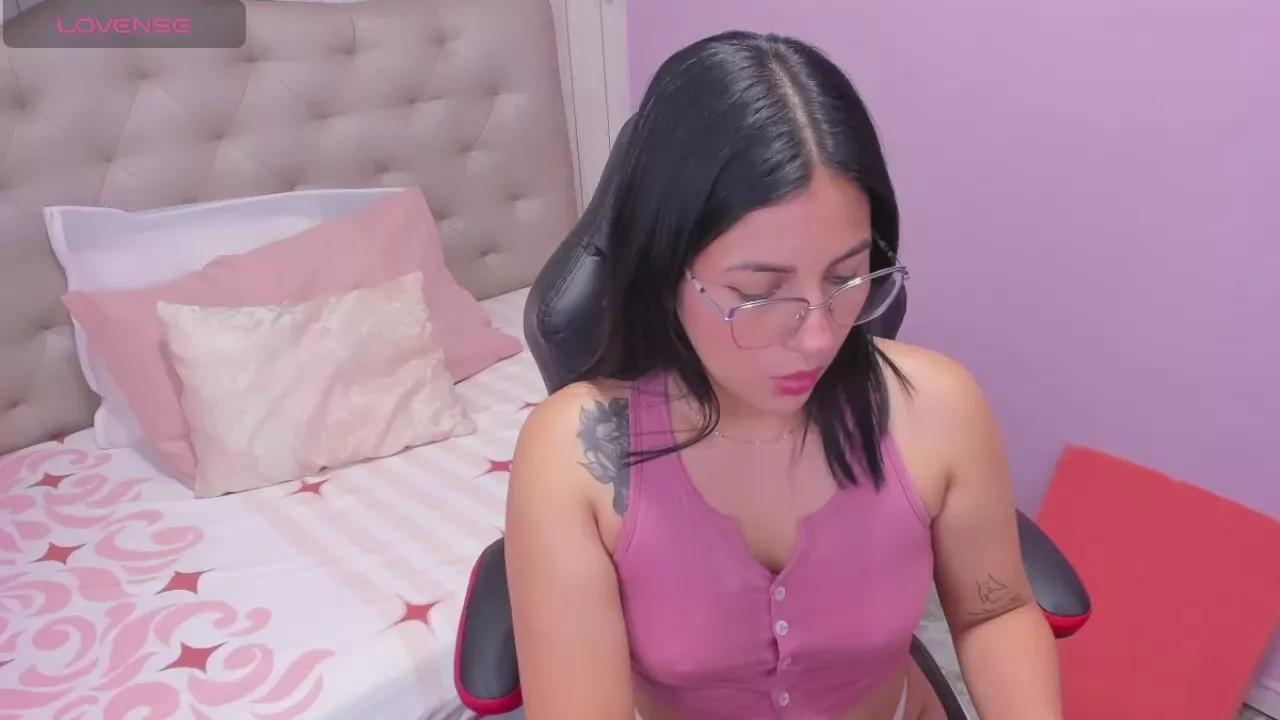 emma_adams_ on Cam4 