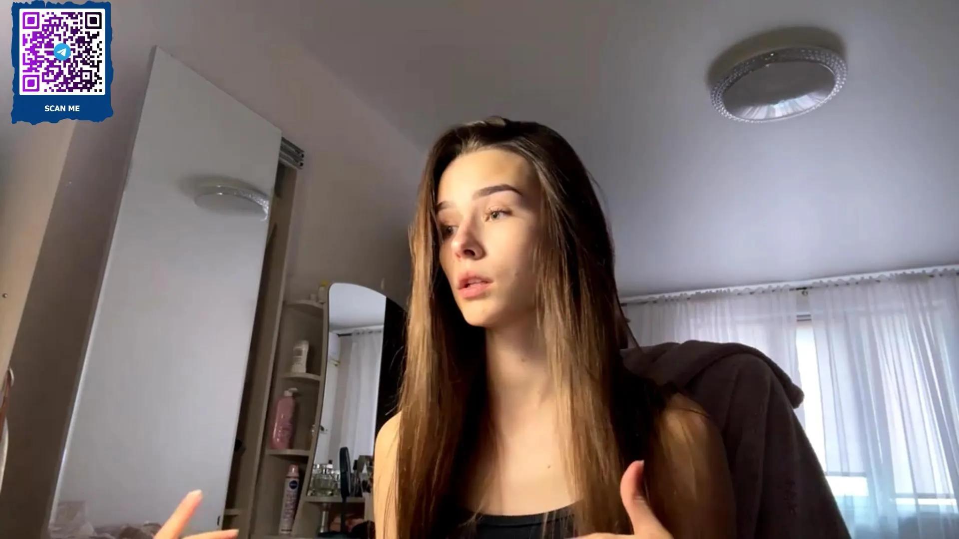EmmaNouer on Cam4 
