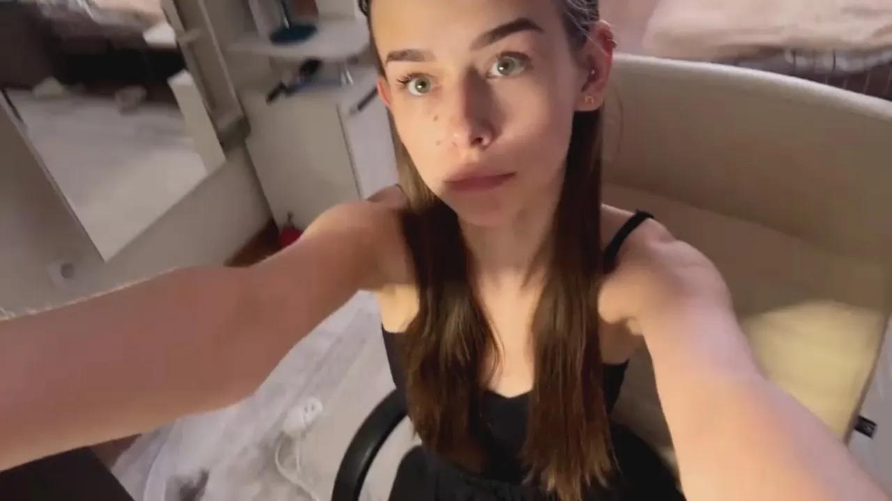 EmmaNouer on Cam4 