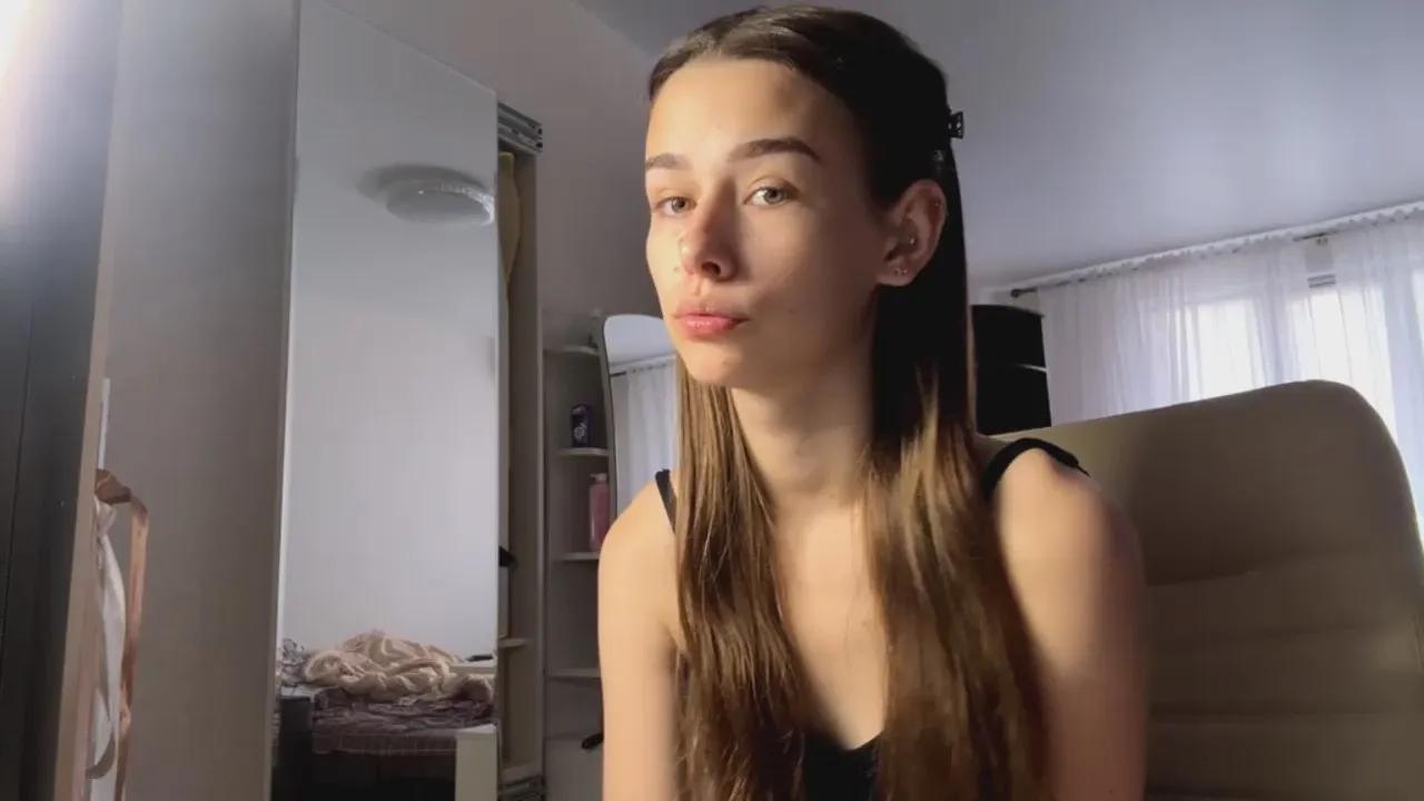 EmmaNouer on Cam4 