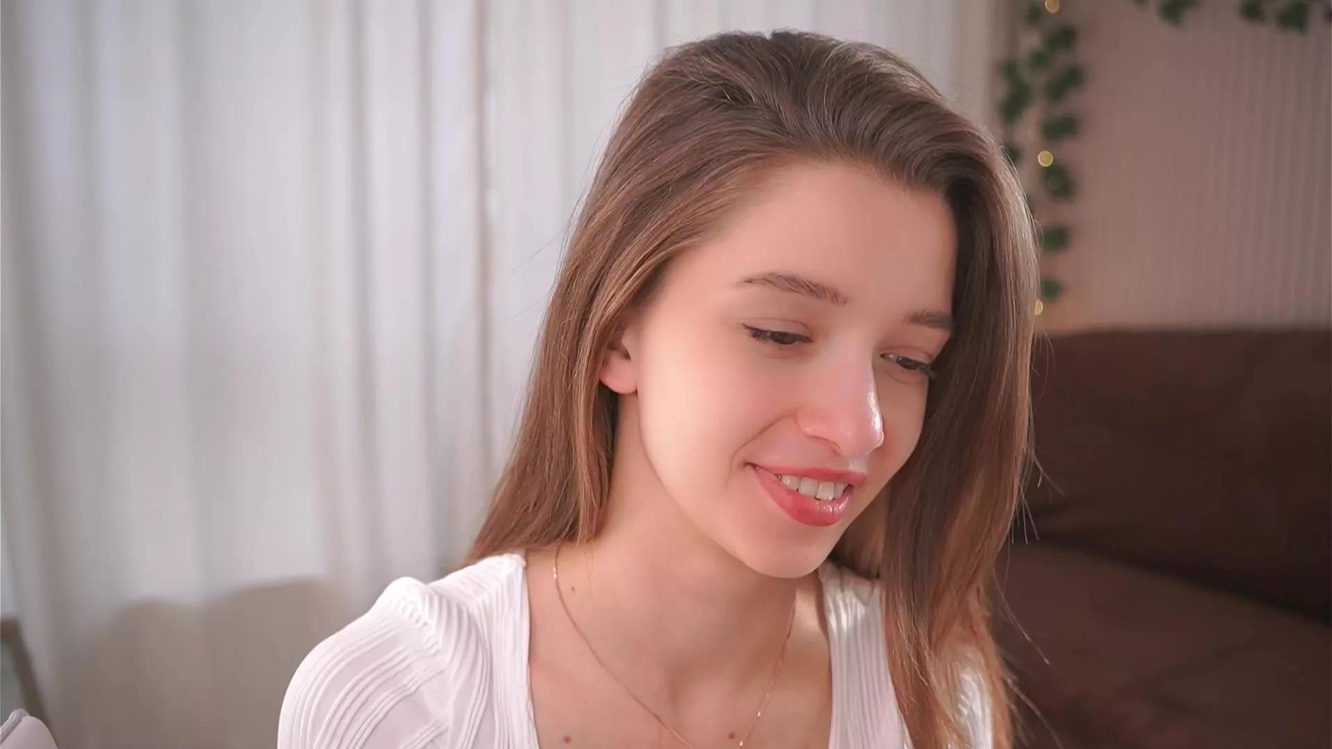 ErleneHarding on Cam4 