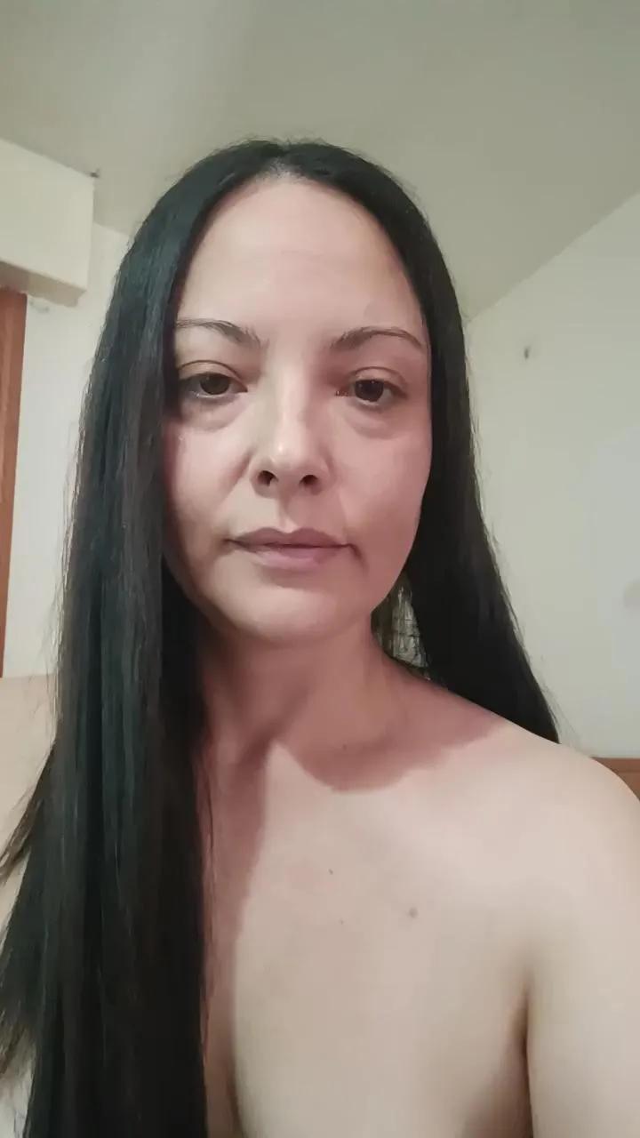 FoxySpanks on Cam4