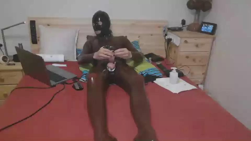 Gummikerl320 on Cam4 
