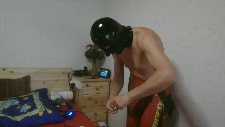 Gummikerl320 on Cam4 