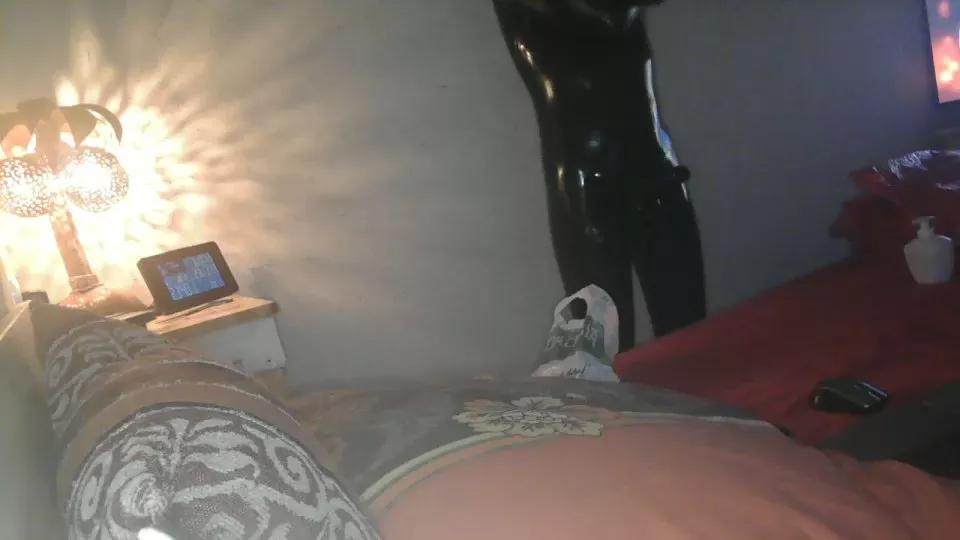Gummikerl320 on Cam4 