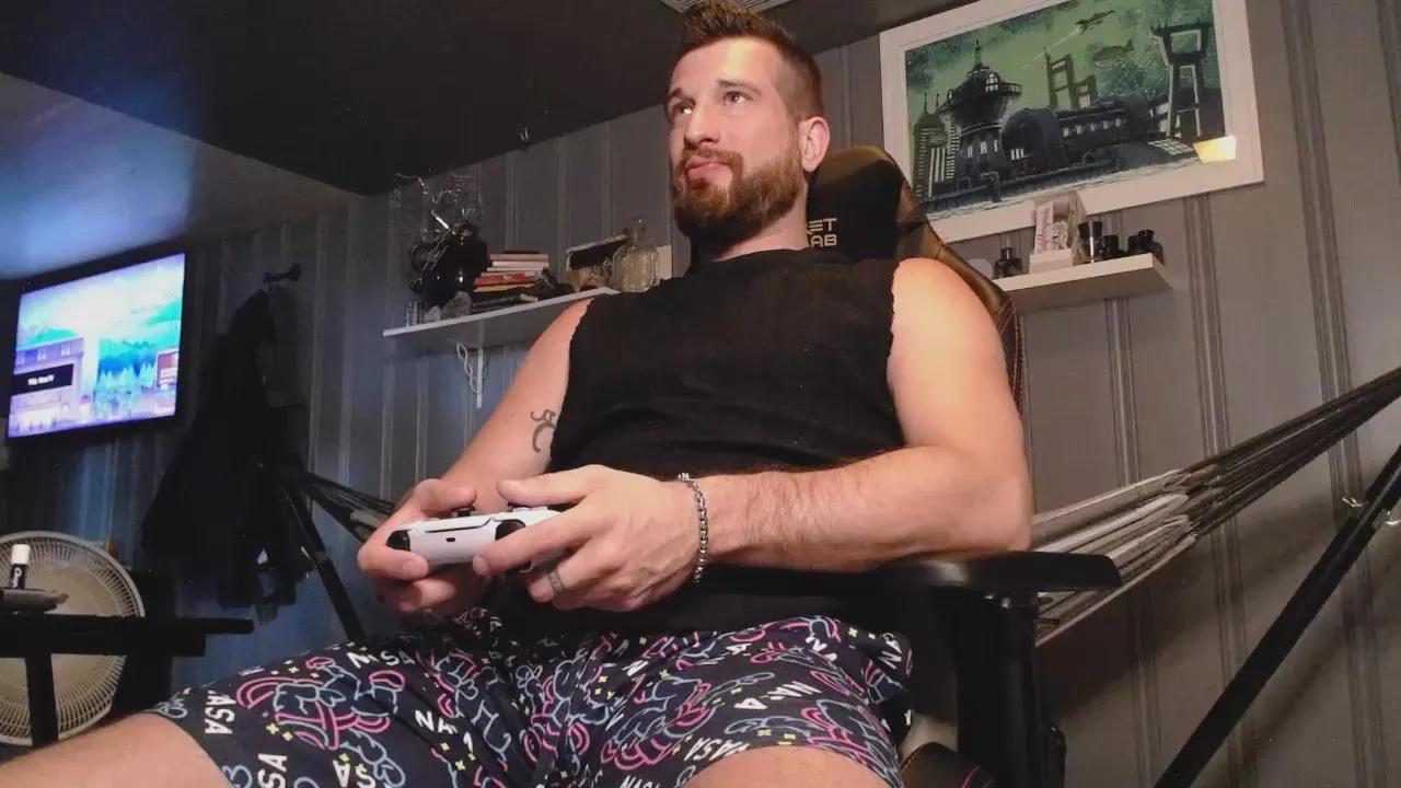 H_Daddy on Cam4